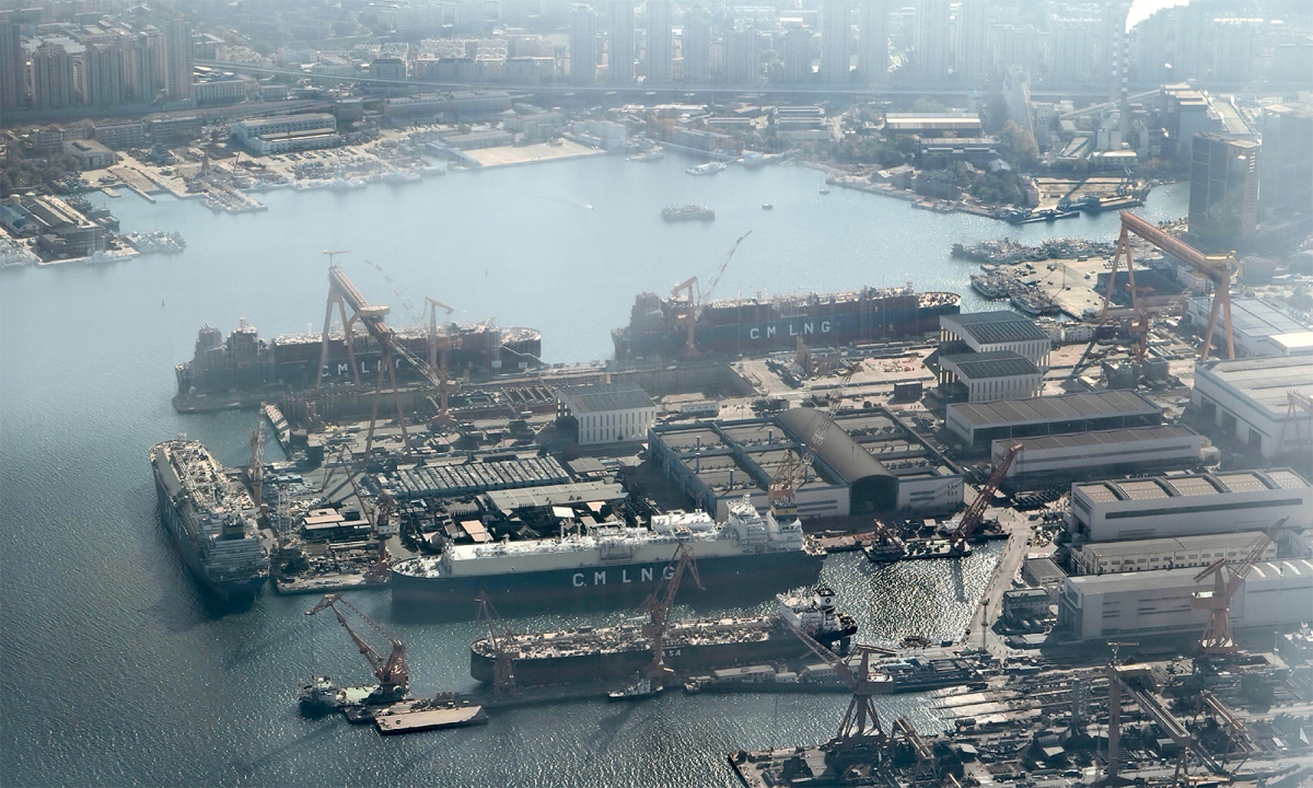 Trung Quốc có thể đang lắp lò phản ứng hạt nhân cho tàu sân bay