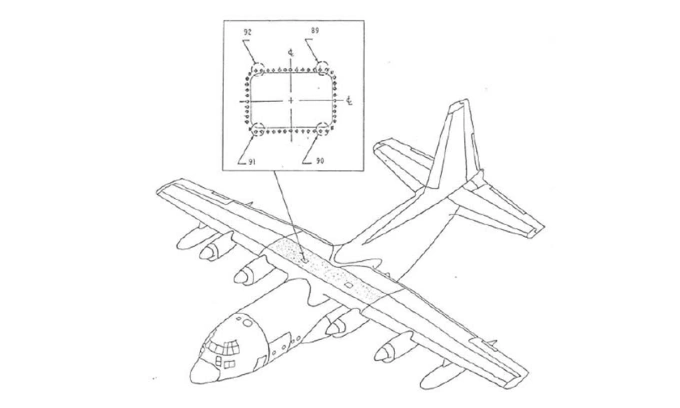 Vị trí hộp cánh của máy bay C-130 và lỗ khoan ở các góc, nơi dễ xảy ra nứt vỡ nhất. Đồ họa: Research Gate