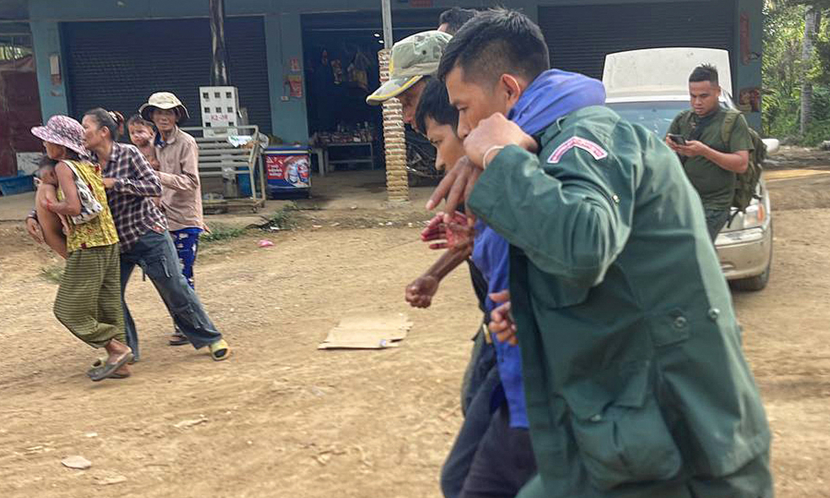 Campuchia sơ tán hàng trăm dân sau vụ đấu súng với Thái Lan