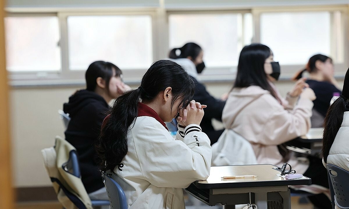 Hàn Quốc cấm loạt chuyến bay để tránh làm ồn kỳ thi đại học