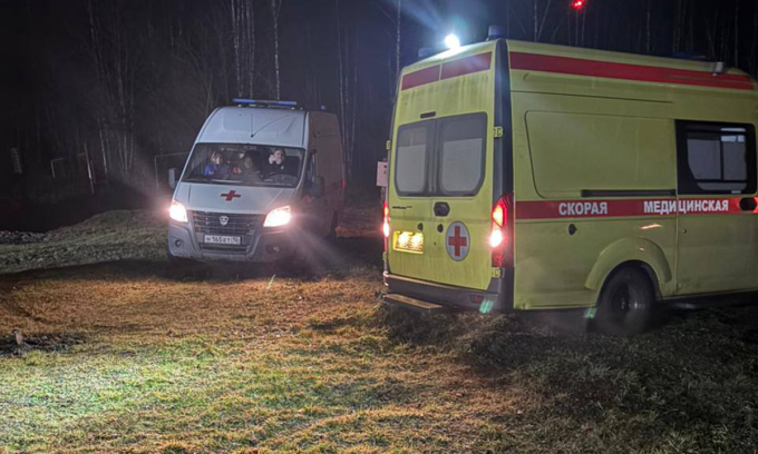 Lực lượng ứng phó khẩn cấp tại hiện trường vụ rơi máy bay Su-30 ở Karelia hôm 13/11. Ảnh: Gazeta