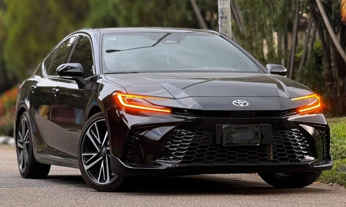 Toyota Camry hybrid 2025 tại Mỹ. Ảnh: Bako Motors