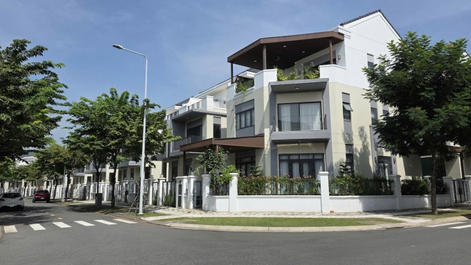 Một góc dự án ven sông Đồng Nai. Ảnh: Phước Tuấn