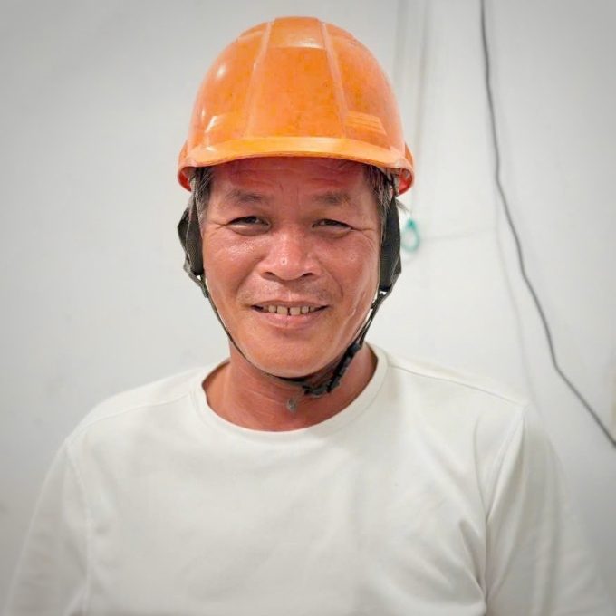 Ông Lê Thanh Hùng - Thuyền phó tàu An Vĩnh Express, người chỉ huy tìm kiếm anh Sanh. Ảnh: Minh Huy