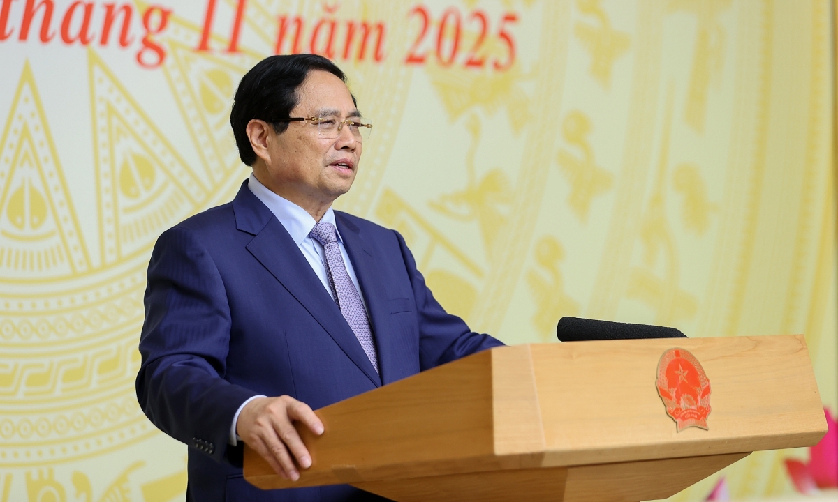 Thủ tướng: Đảm bảo giáo viên được hưởng lương xứng với công sức