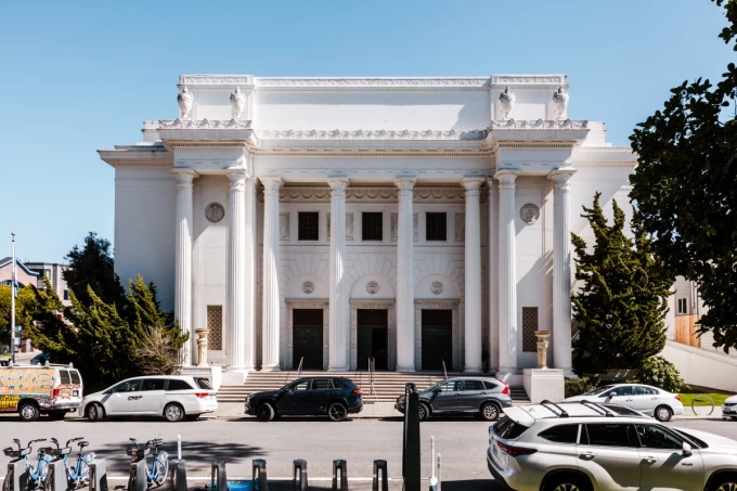 Trụ sở của Internet Archive là một nhà thờ cổ ở San Francisco. Ảnh: NPR