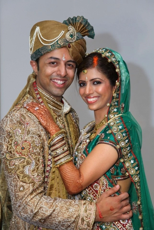 Shrien Dewani (trái) và Anni Hindocha trong ngày cưới. Ảnh: PA