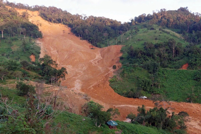 Hiện trường sạt lở tại thôn Pứt, xã Hùng Sơn, hôm 14/11. Ảnh: Ngọc Trường