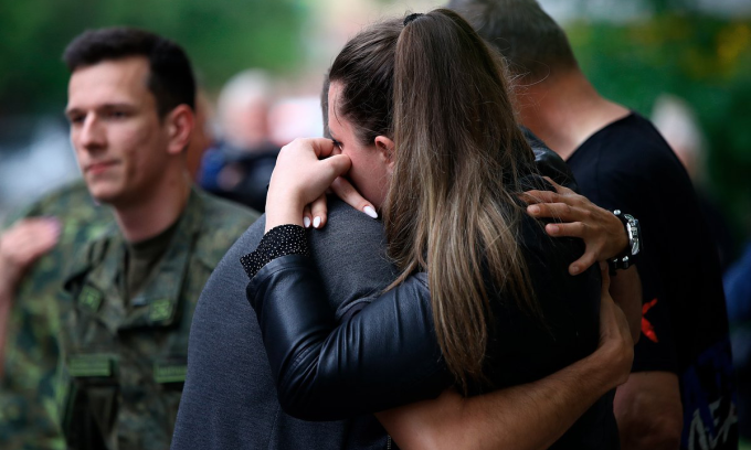 Lính Nga tiễn biệt người thân trước khi lên đường sang chiến trường tại tỉnh Volgograd tháng 5/2023. Ảnh: RIA Novosti