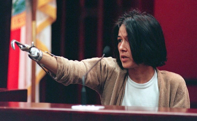 Nỗ lực 'sống sót thần kỳ' của thiếu nữ bị kẻ hiếp dâm vứt xuống núi - Báo VnExpress