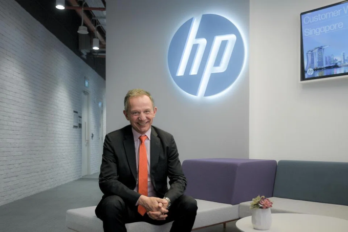 Enrique Lores, CEO HP. Ảnh: The Straits Times