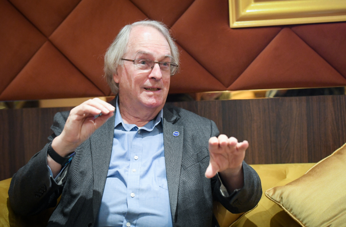 GS M. Stanley Whittingham. Ảnh: Văn Lưu