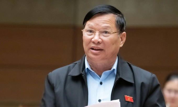 Đại biểu Trần Văn Tiến phát biểu tại phiên thảo luận chiều 1/12. Ảnh: Media Quốc hội