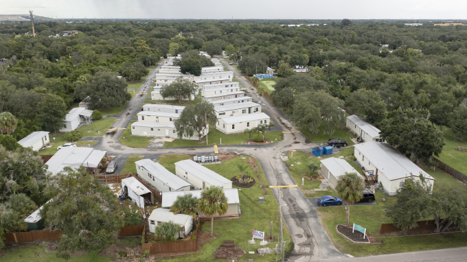 Một khu mobile home ở Gibsonton, Florida, năm 2024. Ảnh: Reuters