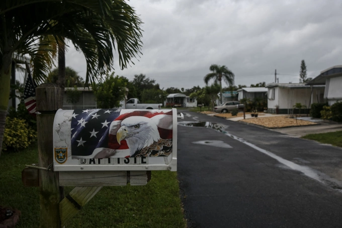 Lối vào một khu mobile home ở Jesen Beach, Florida, năm 2019. Ảnh: AFP