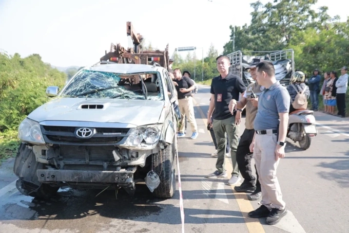 Xe bị hư hại nghiêm trọng sau tai nạn. Ảnh: Thairath