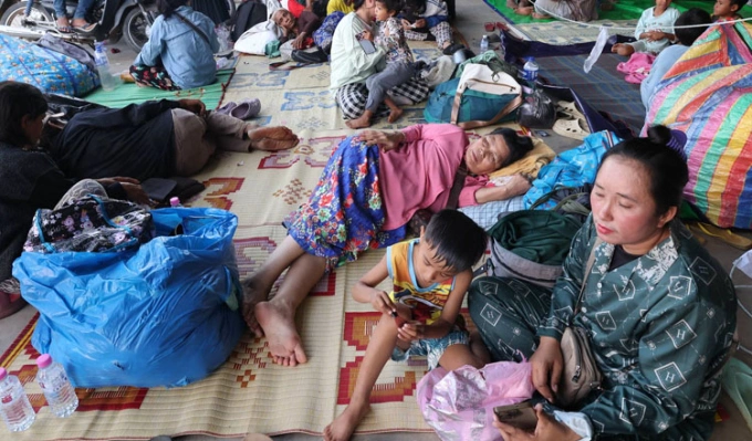 Dân thường Campuchia được sơ tán khỏi vùng chiến sự ngày 9/12. Ảnh: Bộ Thông tin Campuchia