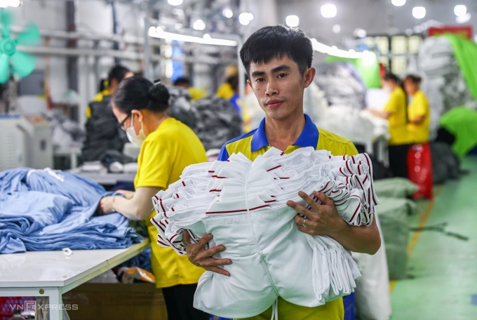 Giờ làm việc của lao động công ty may ở xã Vĩnh Lộc A, TP HCM, tháng 8/2025. Ảnh: Như Quỳnh