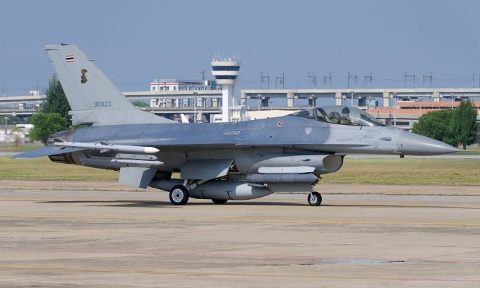 Tiêm kích F-16 Thái Lan ở sân bay Don Muang hồi tháng 3. Ảnh: Jetphotos