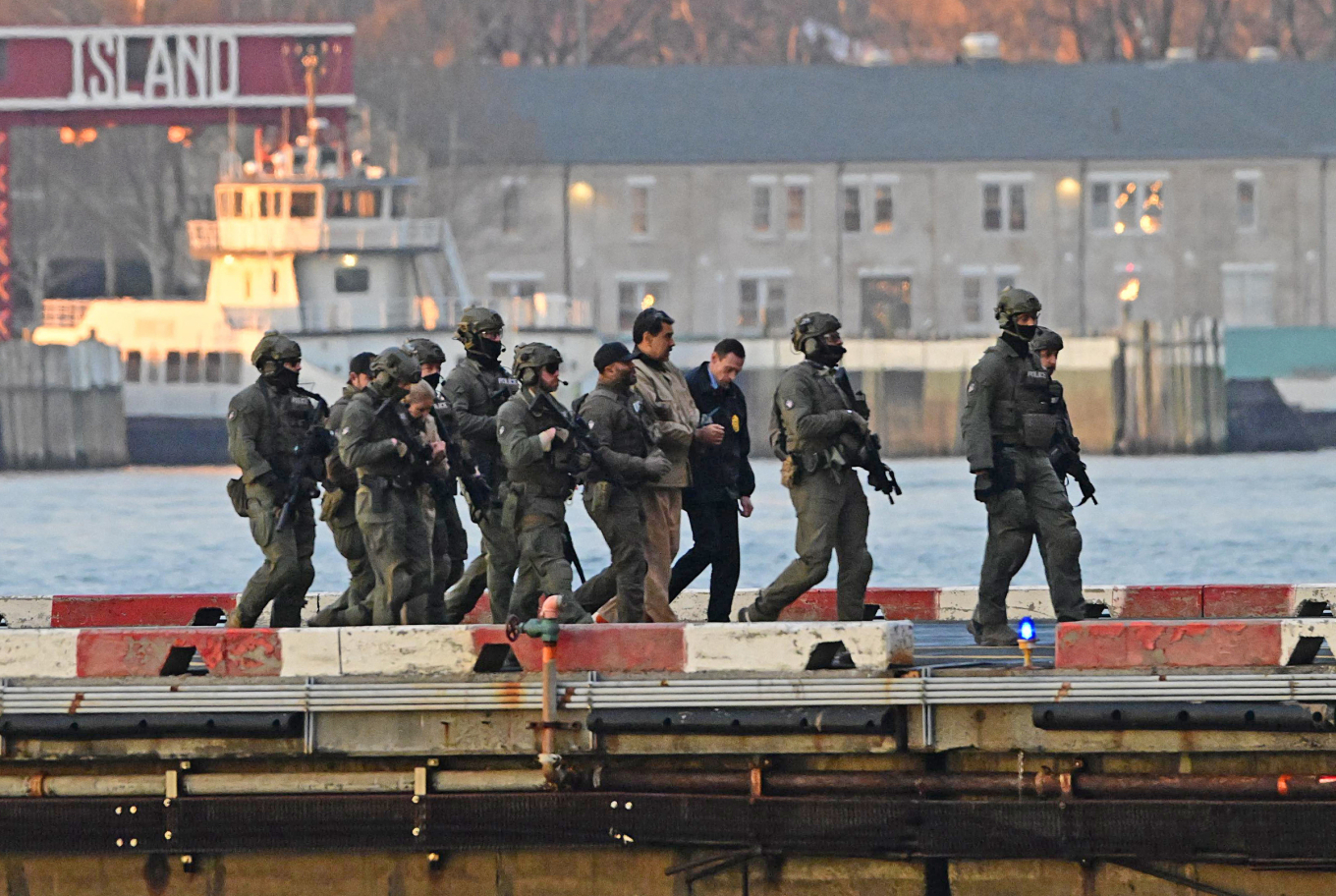 1/3 người Mỹ 'ủ hộ chiến dịch ở Venezuela' - Báo VnExpress