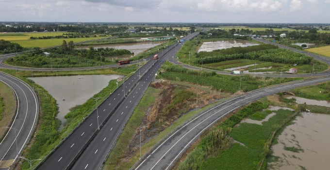 Cao tốc Lộ Tẻ - Rạch Sỏi sau 1 năm nâng cấp. Ảnh: An Bình