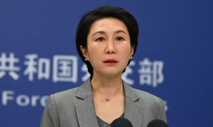 Người phát ngôn Bộ Ngoại giao Trung Quốc Mao Ninh tại buổi họp báo hồi tháng 2/2024 ở Bắc Kinh. Ảnh: AFP