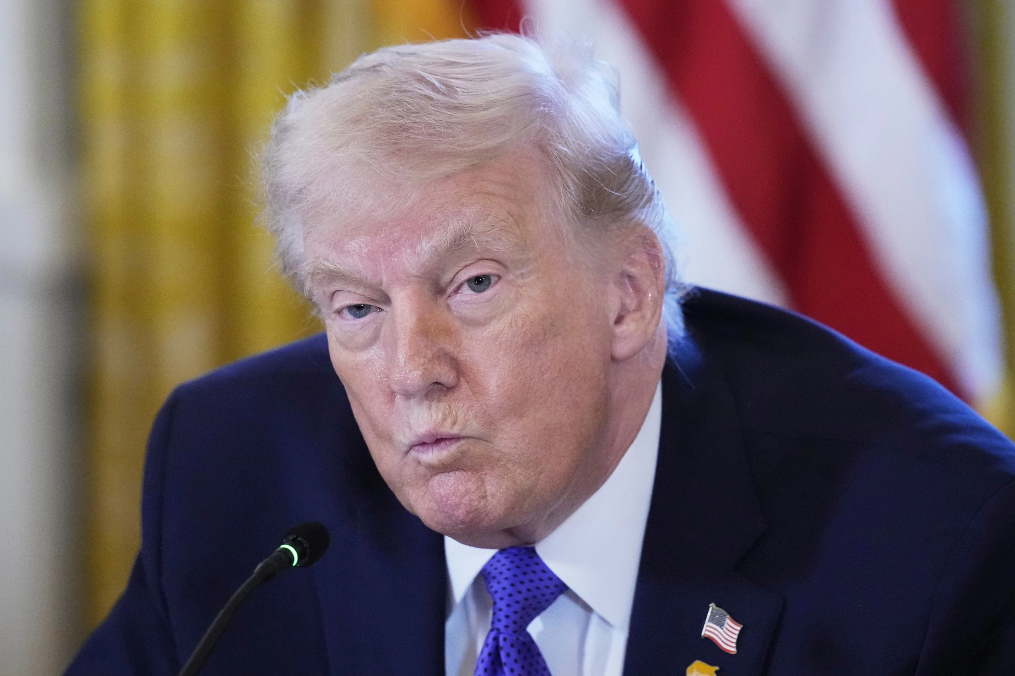 Quyết sách của ông Trump phủ bóng hoạt động đi lại toàn cầu - Báo VnExpress