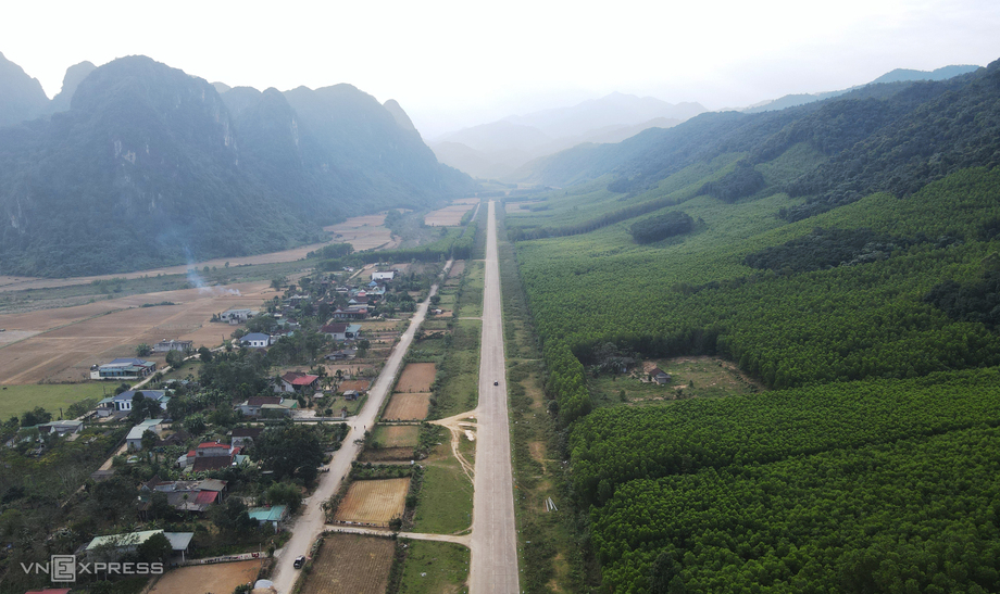 SÂN BAY DÃ CHIẾN KHE GÁT CHỨNG TÍCH TINH THẦN CHIẾN ĐẤU KIÊN CƯỜNG THỜI CHỐNG MỸ