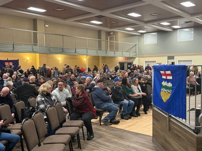 Bên trong hội trường tổ chức sự kiện ký kiến nghị Alberta độc lập khỏi Canada. Ảnh: CBC