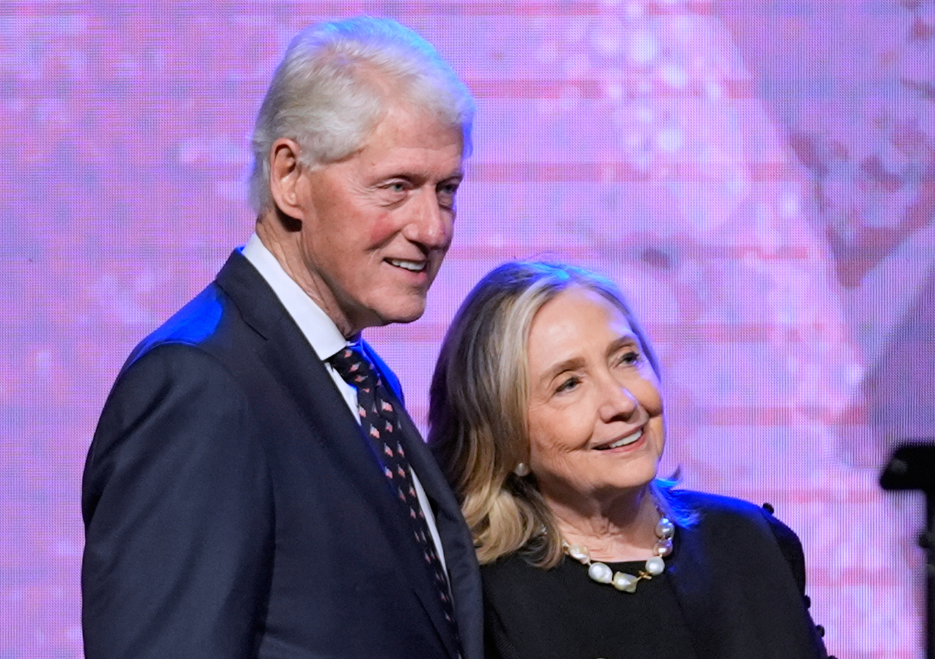 Ủy ban Hạ viện Mỹ thúc đẩy dự luật buộc tội vợ chồng Clinton - Báo VnExpress