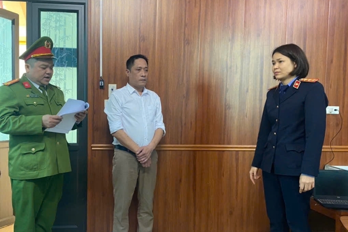 Cơ quan công an và VKSND đọc lệnh khởi tố bị can trong vụ án. Ảnh: Xuân Hoa