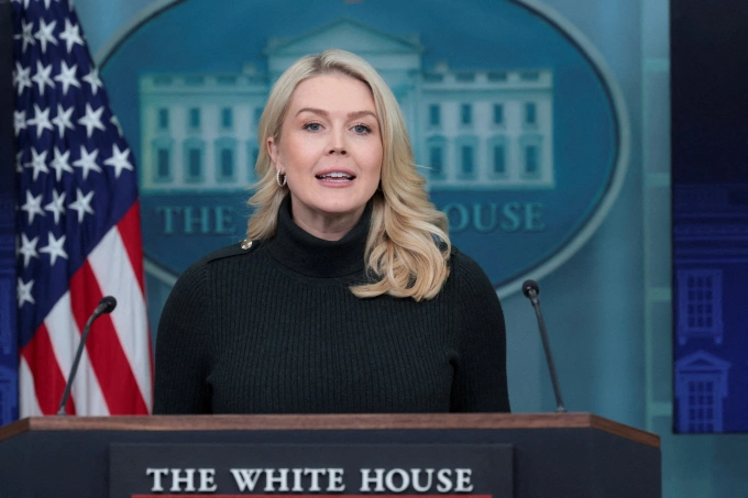 Thư ký báo chí Karoline Leavitt trong cuộc họp báo ở Nhà Trắng ngày 26/1. Ảnh: Reuters