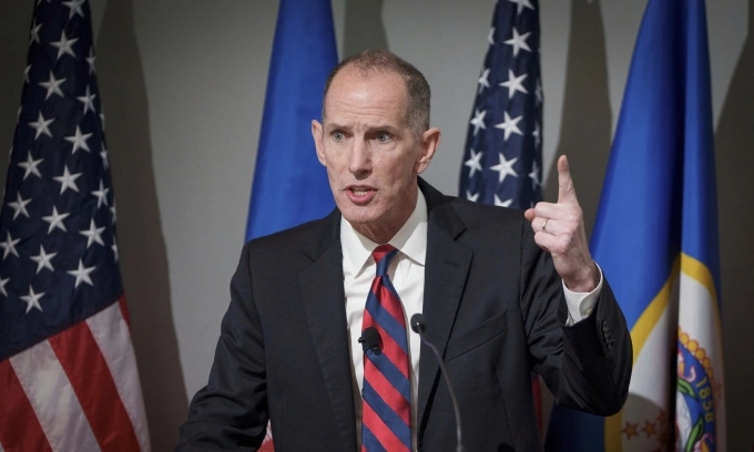 Chris Madel phát biểu ở Minneapolis hồi tháng 12/2025. Ảnh: AP