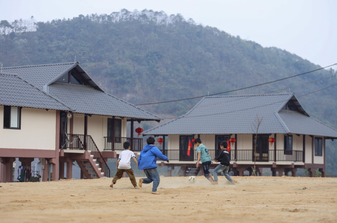 Các ngôi nhà ở Làng Nủ được sử dụng vật liệu đơn giản, dễ dàng bảo trì, thay thế. Ảnh: Phạm Chiểu