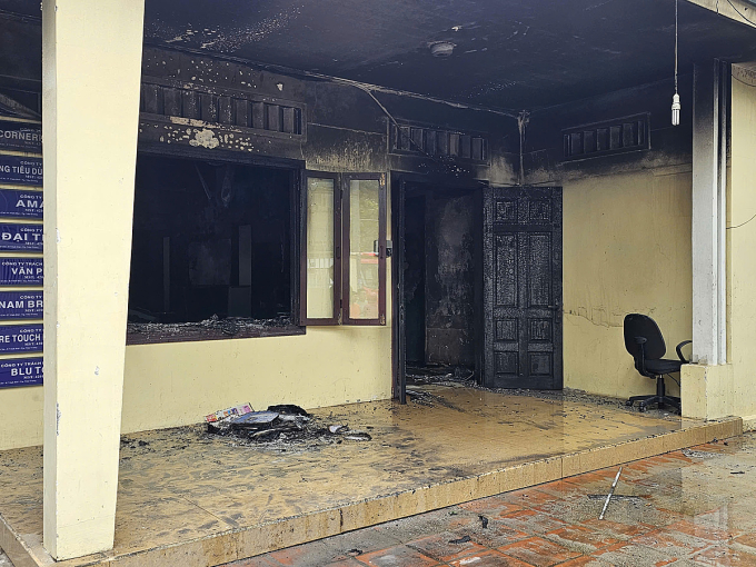 Nhiều tài sản ở khu vực văn phòng bị thiêu rụi. Ảnh: Bùi Toàn