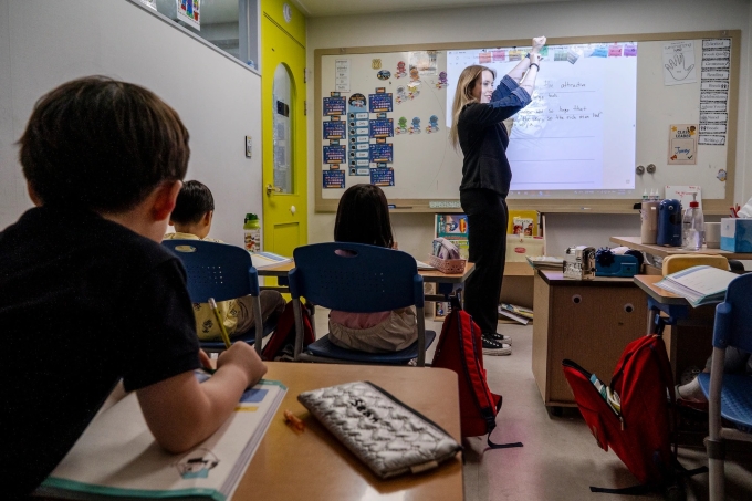 Lớp học tiếng Anh của Keri Schnabel ở Seoul, Hàn Quốc hồi tháng 6/2025. Ảnh: WP