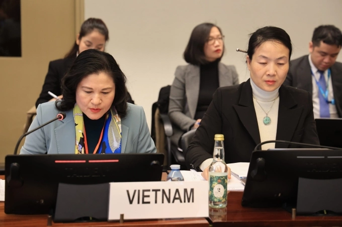 Thứ trưởng Nội vụ Nguyễn Thị Hà (trái) bảo vệ Báo cáo quốc gia lần thứ 9 về thực thi CEDAW. Ảnh: TTXVN