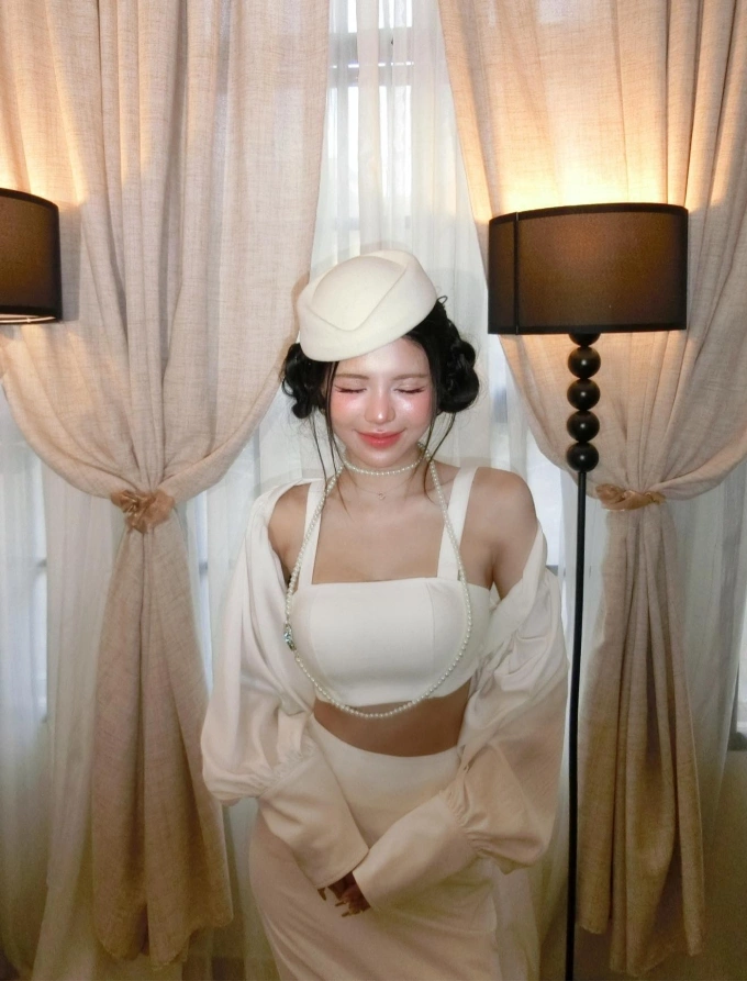 Mai Dora đổi sang phong cách thời trang cổ điển. Mai Dora trong phong cách cổ điển