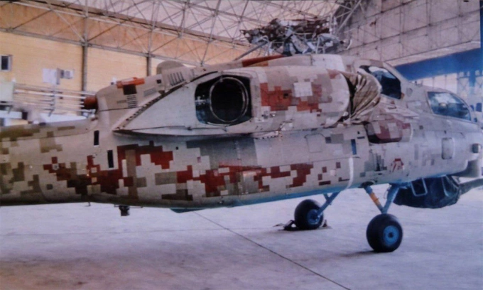 Trực thăng Mi-28 với họa tiết ngụy trang kỹ thuật số dùng cho môi trường sa mạc tại một nhà chứa máy bay ở Iran trong ảnh công bố ngày 29/1. Ảnh: X/Status-6