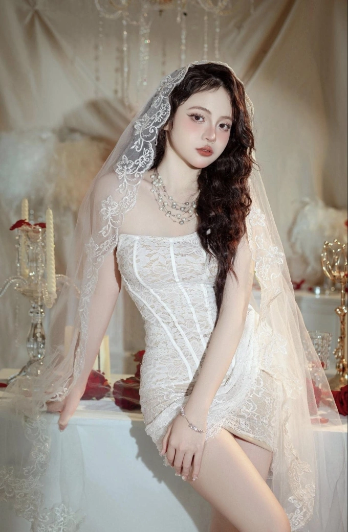 Nhan sắc xinh đẹp của cô nàng. Nhan sắc xinh đẹp của cô nàng.