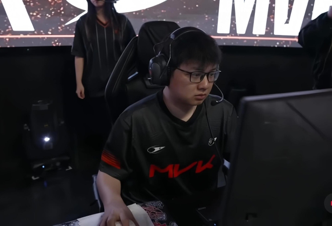 Sự trở lại của SofM là chưa đủ để đem về chiến thắng cho MVK. Sự trở lại của SofM là chưa đủ để đem về chiến thắng cho MVK.