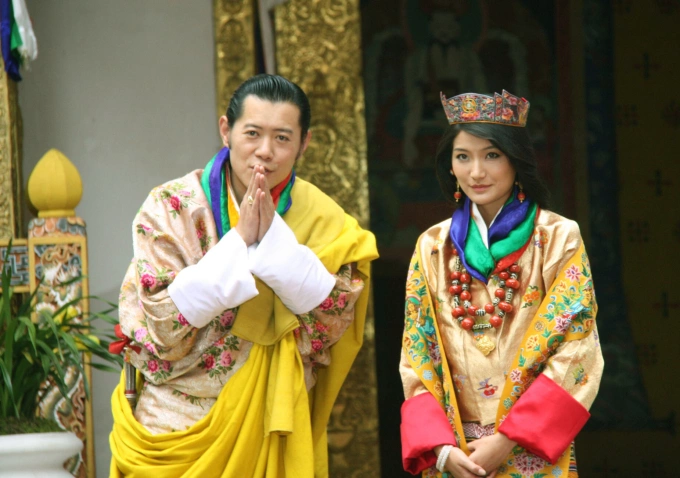 Vua Jigme Khesar Namgyel Wangchuck và Hoàng hậu Jetsun Pema ở Punakha, miền tây Bhutan, tháng 10/2011. Ảnh: Reuters
