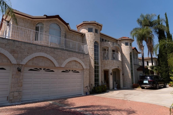 Biệt thự trị giá 4 triệu USD của Guojun Xuan và Silvia Zhang ở Arcadia, California. Ảnh: AP