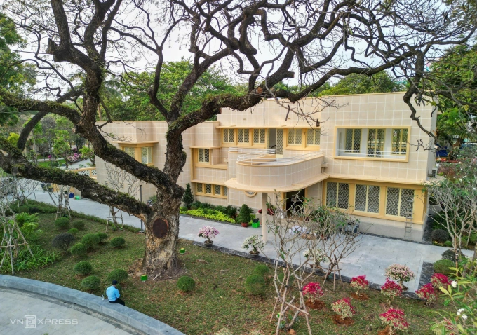 Một trong 4 biệt thự còn lại được tôn tạo lại, chiều 12/2. Ảnh: Quỳnh Trần