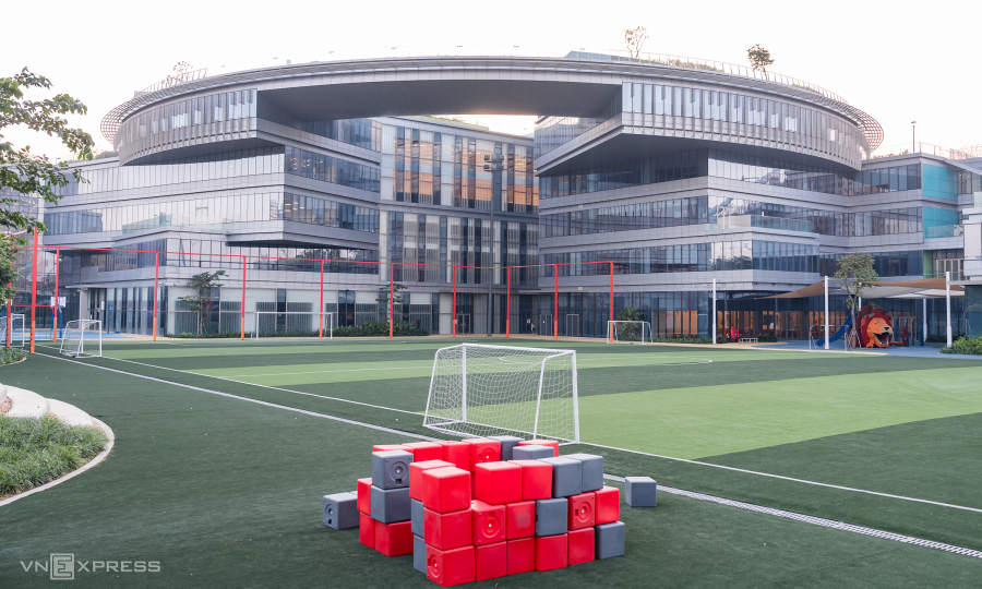 Politics Hanoi private primary school demands $4,300 deposit and it