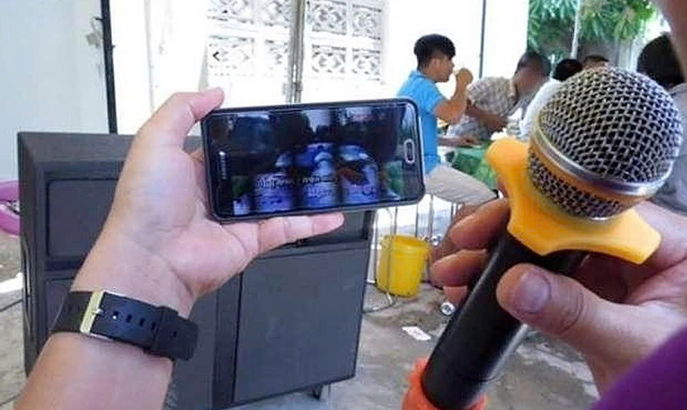 Tết này loa tắt, tình làng lên hương Tết này loa tắt, tình làng lên hương