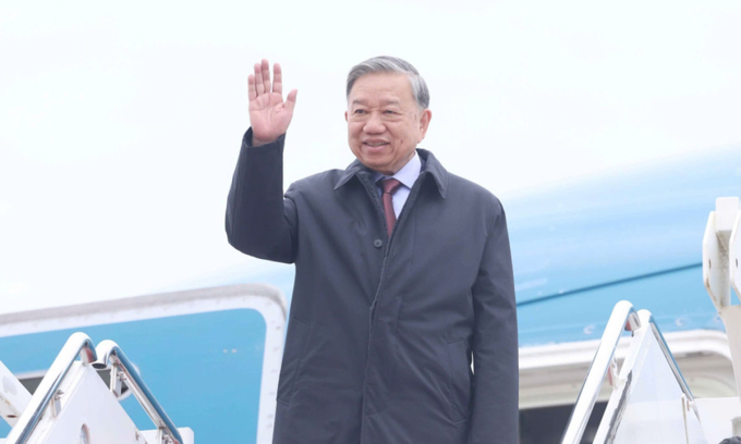 Tổng Bí thư Tô Lâm tại sân bay quân sự Andrews hôm 18/2. Ảnh: TTXVN