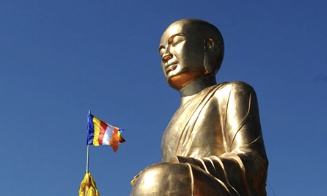 Vị vua tuổi Ngọ nào được suy tôn là Phật hoàng?