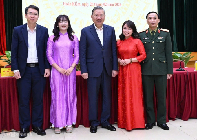 Tổng Bí thư Tô Lâm chụp ảnh cùng các đại biểu tham dự hội nghị. Ảnh: Giang Huy