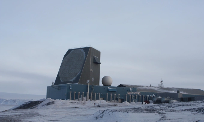 Đài AN/FPS-132 được Mỹ triển khai ở Greenland. Ảnh: USAF